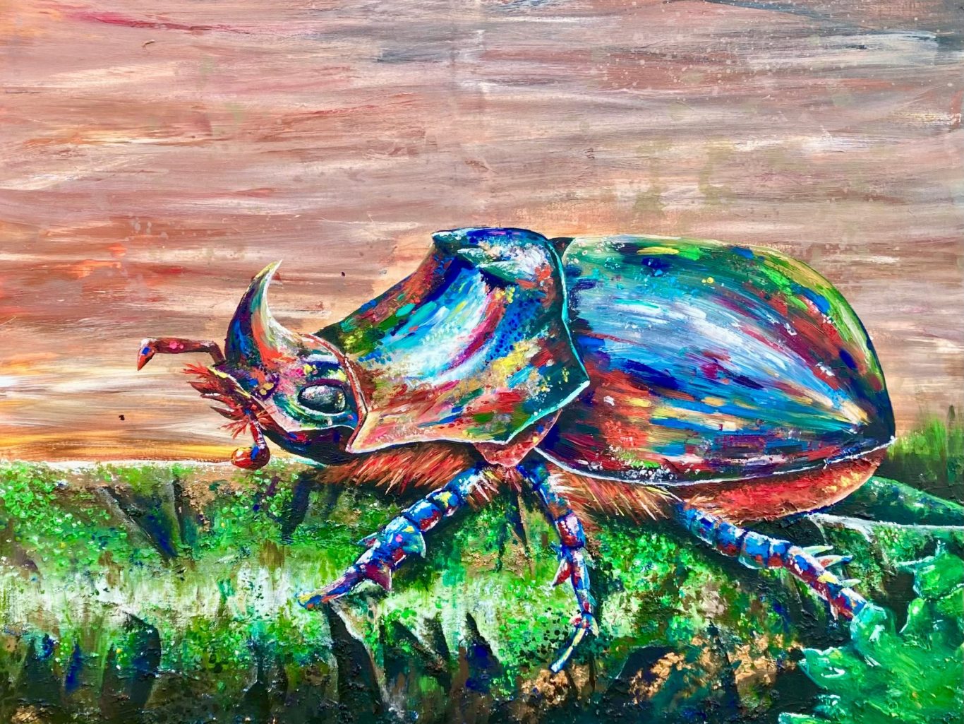 Farbenintensives Acrylgemälde eines großen, detailreichen Käfers auf grünem Ast.